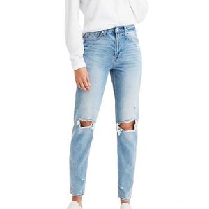 AMERICAN EAGLE Mom Jeans Distressed Ripped Light Washed Women’s Size 16